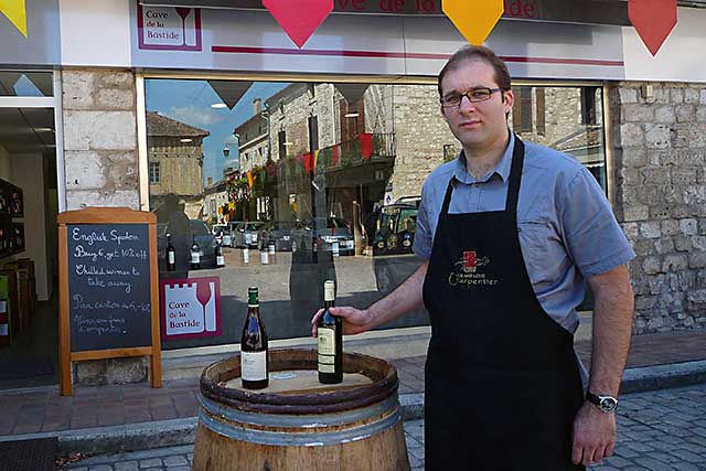 La cave de Nicolas Fromentin a d�sormais pignon sur la place de la halle.| � Jean‐Paul Epinette ‐ iCimedia