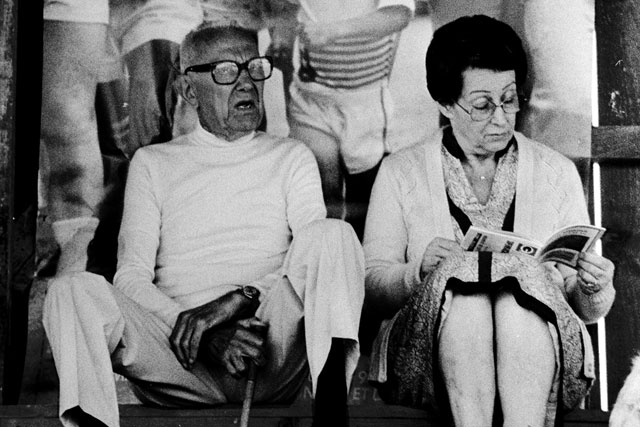 Max et Gilberte Vigerie dans les tribunes en 1985 Max et Gilberte Vigerie dans les tribunes en 1985