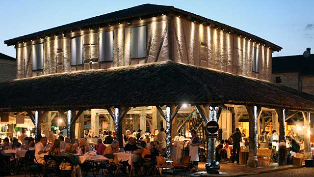 Les lundis gourmands de Villeréal font... halle comble !|Jean-Paul Epinette Les lundis gourmands de Villeréal font... halle comble !|Jean-Paul Epinette