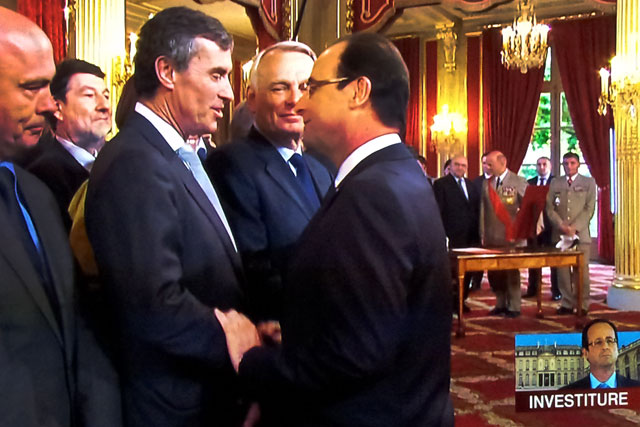 Le président de la République saluant Jérôme Cahuzac lors de la cérémonie d'investiture à l'Élysée..| Photo Jean‐Paul Epinette ‐ iCimedia|Jean-Paul Epinette Le président de la République saluant Jérôme Cahuzac lors de la cérémonie d'investiture à l'Élysée..| Photo Jean‐Paul Epinette ‐ iCimedia|Jean-Paul Epinette
