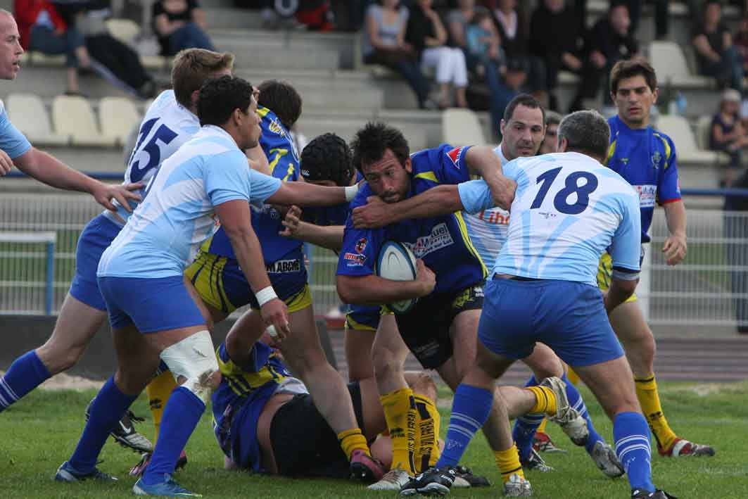 Florent Delorme va franchir pour un essai trop tardif|Jean-Paul Epinette Florent Delorme va franchir pour un essai trop tardif|Jean-Paul Epinette