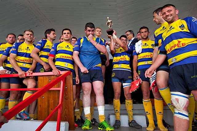 Entre déception et fierté, les vice-champions de France peuvent brandir leur trophée...|Photo © Jean‐Paul Epinette ‐ icimedia@free.fr Entre déception et fierté, les vice-champions de France peuvent brandir leur trophée...|Photo © Jean‐Paul Epinette ‐ icimedia@free.fr