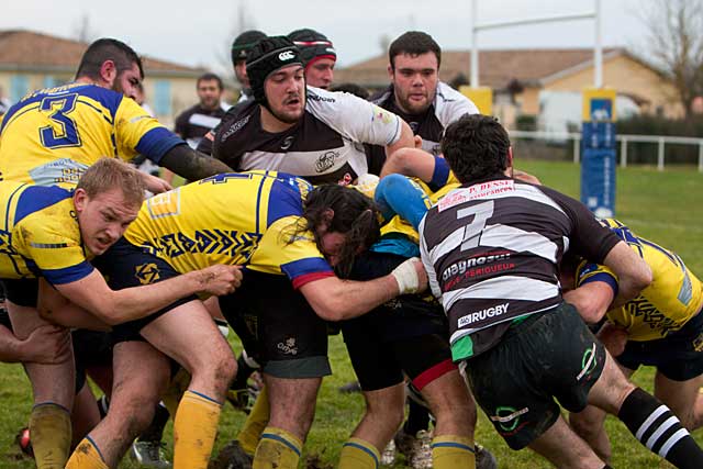 Le maul va passer la ligne pour le second essai villeréalais.