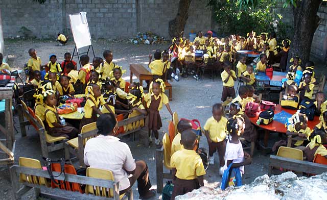À l'école primaire de l'Île à Vache, au sud d'Haïti. - ( Photo DR) À l'école primaire de l'Île à Vache, au sud d'Haïti. - ( Photo DR)