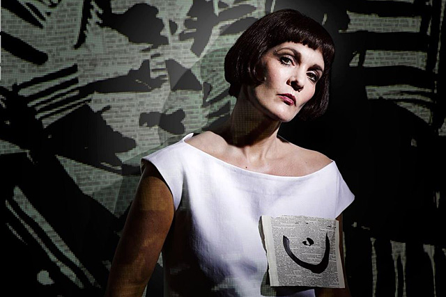 Lulu constituera un des grands rendez-vous de la nouvelle saison du Met Opera. Lulu constituera un des grands rendez-vous de la nouvelle saison du Met Opera.