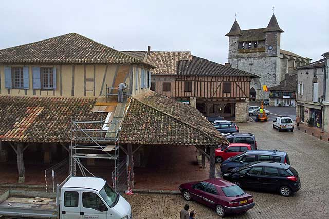 La présence des monuments classés - la halle et l'église - justifie la création d'une AVAP.|Archive © Jean-Paul Epinette - icimedia@free.fr