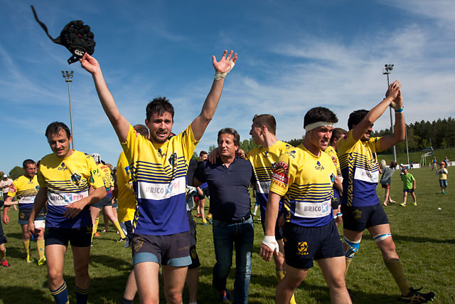 Maxime Grasset et ses copains peuvent lever les bras : ils sont champions !|Jean-Paul Epinette - icimedia@free.fr Maxime Grasset et ses copains peuvent lever les bras : ils sont champions !|Jean-Paul Epinette - icimedia@free.fr