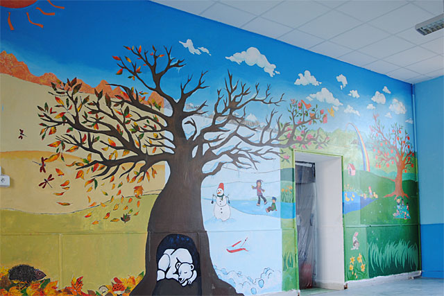 Une fresque a remplacé le vieux papier peint des années 70... Une fresque a remplacé le vieux papier peint des années 70...