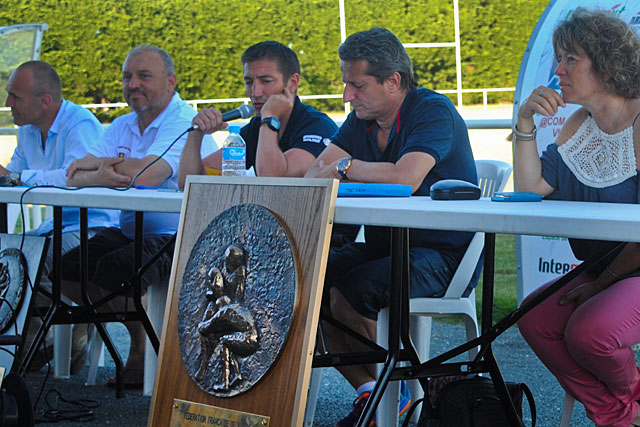 Passation de pouvoir lors de l'assemblée générale de l'USV Rugby.|Photo Pierre-Antony Epinette - icimedia@free.fr