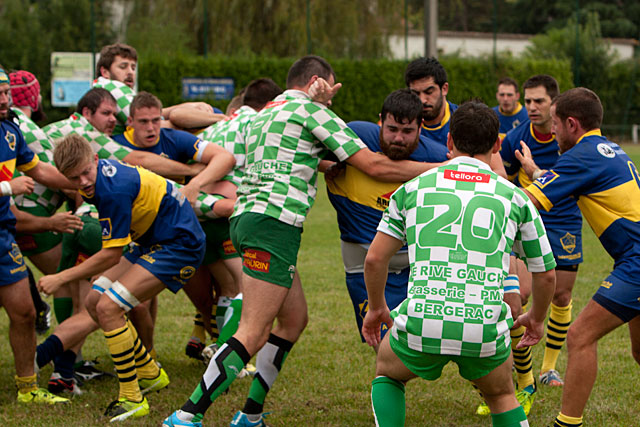 Reigne, Gouget, Chaumond, Pigagnol, Viratelle, Boursinhac, Serres... les Jaune et Bleu ont su mettre de l'intensité dans le combat.|Photo © Jean-Paul Epinette - icimedia@free.fr Reigne, Gouget, Chaumond, Pigagnol, Viratelle, Boursinhac, Serres... les Jaune et Bleu ont su mettre de l'intensité dans le combat.|Photo © Jean-Paul Epinette - icimedia@free.fr