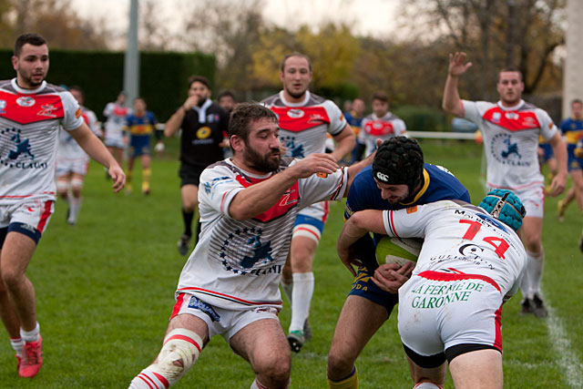 Maxime Grasset non plus n'a pu s'ouvrir le passage... Maxime Grasset non plus n'a pu s'ouvrir le passage...