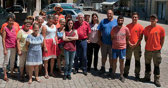 Le personnel municipal a posé pour la photo au bas du perron de la mairie. - Photo © jean-Paul Epinette - icimedia@free.fr Le personnel municipal a posé pour la photo au bas du perron de la mairie. - Photo © jean-Paul Epinette - icimedia@free.fr