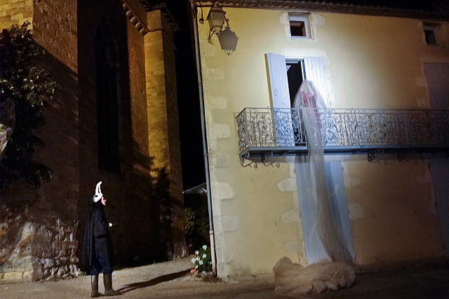 En plein village, l'histoire de l'apparition de la peste...|Photo © jean-Paul Epinette - icimedia@free.fr En plein village, l'histoire de l'apparition de la peste...|Photo © jean-Paul Epinette - icimedia@free.fr