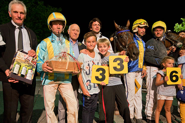 Jean-Michel Bouyou (à g.) veut maintenir l'hippodrome de Villeréal au premier plan...|Photo © Jean-Paul Epinette.