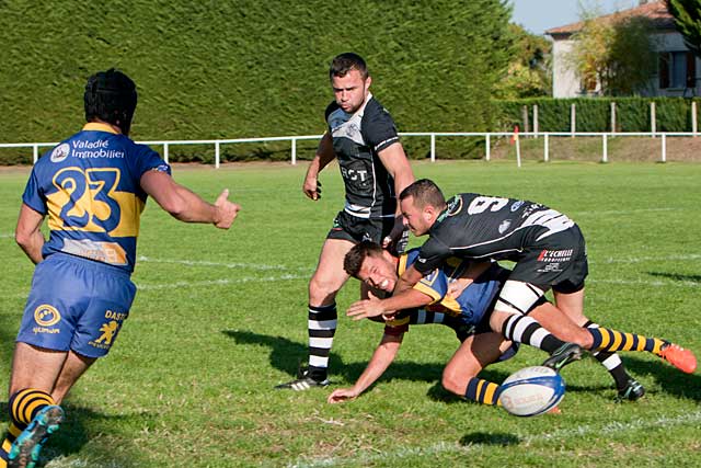 Damien Grasset dans l'engagement sans concession... - Photo © jean-Paul Epinette - icimedia@free.fr Damien Grasset dans l'engagement sans concession... - Photo © jean-Paul Epinette - icimedia@free.fr