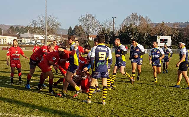 Le paquet périgordin a lourdement pesé sur l'issue du match... - Photo DR