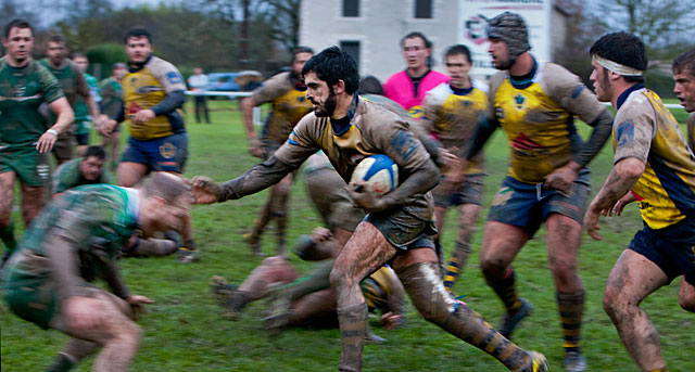 Infatigable, à l'image de ses potes, Viratelle relance... - Photo © jean-Paul Epinette - icimedia@free.fr