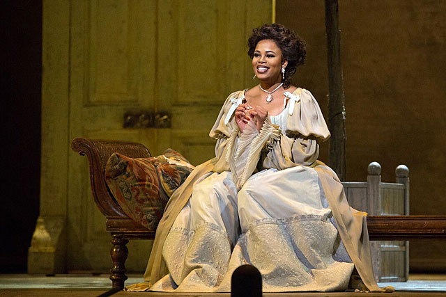 Pretty Yende - Adina dans l'Elixir d'Amour de Donizetti...|Photo DR