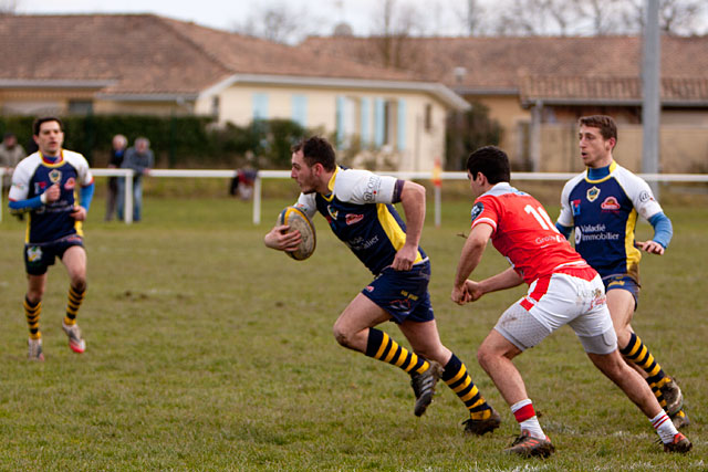 Cayssillé a pris l'intervalle et s'échappe. Repris de justesse ! - Photo © jean-Paul Epinette - icimedia@free.fr