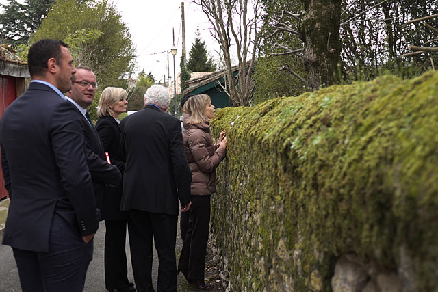 Pierre-Henri Arnstam a fait découvrir à ses hôtes les jardins remarquables de Villeréal. - Photo © jean-Paul Epinette - icimedia@free.fr Pierre-Henri Arnstam a fait découvrir à ses hôtes les jardins remarquables de Villeréal. - Photo © jean-Paul Epinette - icimedia@free.fr
