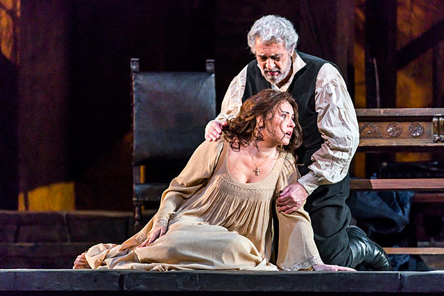 Sonya Yoncheva et Plácido Domingo dans Luisa Miller de Verdi. |Photo Met Opera New York. Sonya Yoncheva et Plácido Domingo dans Luisa Miller de Verdi. |Photo Met Opera New York.