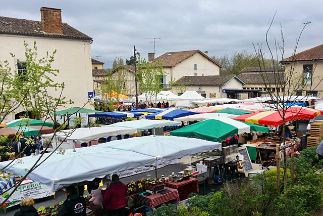 Comme il l'a déjà fait par le passé, le marché va s'étaler sur les places voisines...|Archive© jean-Paul Epinette