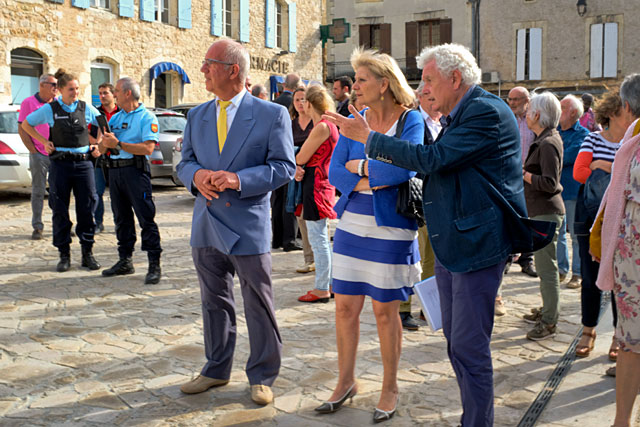 Sous-préfète, député, conseillers régional et départemental et les invités on visité la bastide sous la conduite du maire de Villeréal...|Photo © jean-Paul Epinette - icimedia@free.fr Sous-préfète, député, conseillers régional et départemental et les invités on visité la bastide sous la conduite du maire de Villeréal...|Photo © jean-Paul Epinette - icimedia@free.fr