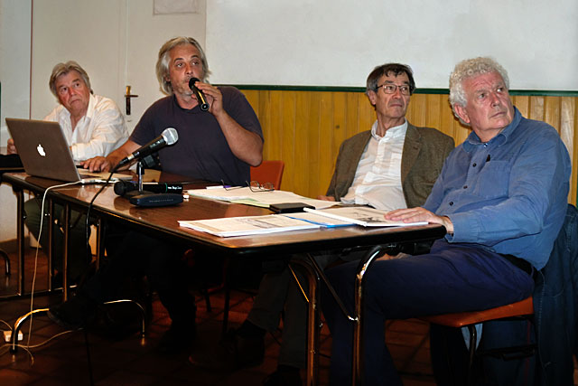 Guillaume Laizé, entre J.-J. Caminade et Pierre Simon, a présenté son projet de pla-guide pour Villeréal... - Photo © jean-Paul Epinette - icimedia@free.fr Guillaume Laizé, entre J.-J. Caminade et Pierre Simon, a présenté son projet de pla-guide pour Villeréal... - Photo © jean-Paul Epinette - icimedia@free.fr