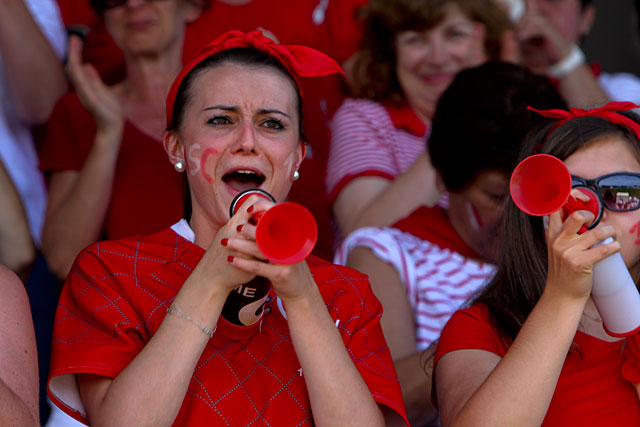 Tout un village a crié son amour des Rouge et Blenc... - Photo © jean-Paul Epinette - icimedia@free.fr Tout un village a crié son amour des Rouge et Blenc... - Photo © jean-Paul Epinette - icimedia@free.fr