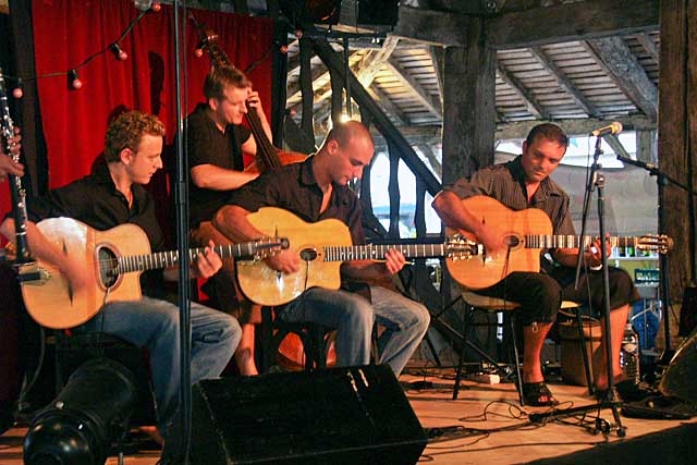 Les Music'halle Concerts reprennent dès dimanche 11h... - Photo © jean-Paul Epinette - icimedia@free.fr Les Music'halle Concerts reprennent dès dimanche 11h... - Photo © jean-Paul Epinette - icimedia@free.fr