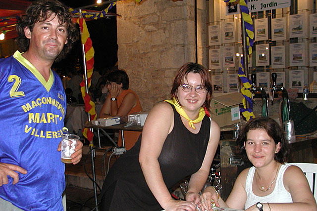 2001... les stands étaient tenus dans la bonne humeur et... la bonne franquette ! - Archives © jean-Paul Epinette - icimedia@free.fr 2001... les stands étaient tenus dans la bonne humeur et... la bonne franquette ! - Archives © jean-Paul Epinette - icimedia@free.fr