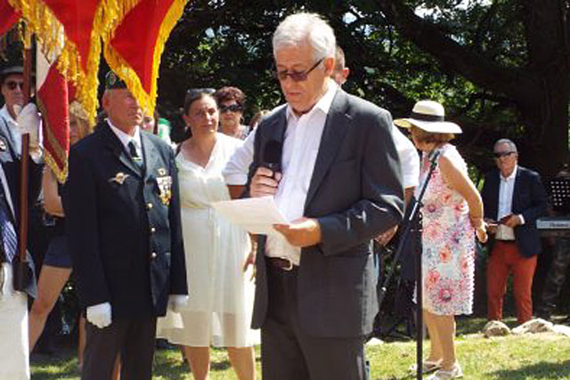 Francis Vernet lors de son allocution devant le monument aux martyrs du Bouscatel... - Photo DR Francis Vernet lors de son allocution devant le monument aux martyrs du Bouscatel... - Photo DR