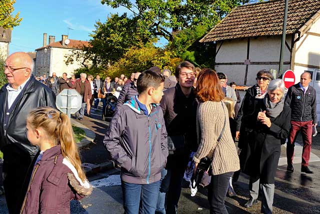 Les Villeréalais se sont joints au cortège en nombre... - Photo © jean-Paul Epinette - icimedia@free.fr