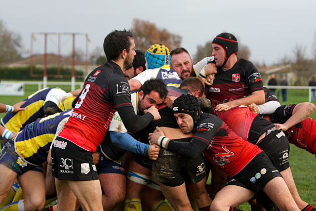 Les Jaune et Bleu ont contraint leur adversaire à l'épreuve de force.|Photo © Jean-Paul Epinette - icimedia@free.fr Les Jaune et Bleu ont contraint leur adversaire à l'épreuve de force.|Photo © Jean-Paul Epinette - icimedia@free.fr