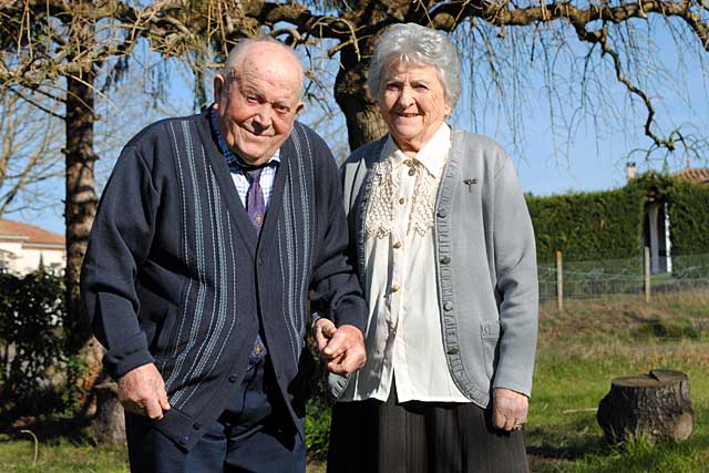 René et Raymonde Serres ont fêté leurs noces de platine...|Photo © Pierre-Antony Epinette - icimedia@free.fr René et Raymonde Serres ont fêté leurs noces de platine...|Photo © Pierre-Antony Epinette - icimedia@free.fr
