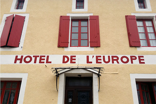 Le plus que centenaire hôtel-restaurant de Villeréal, rouvre ses portes...|Photo © Jean-Paul Epinette - icimedia@free.fr