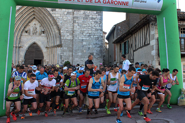 Les départs auront lieu depuis le parvis de l'église de Villeréal...|Archives © jean-Paul Epinette - icimedia@free.fr