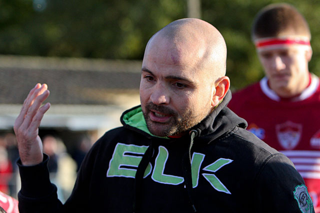 Le coach de l'USCV, Julien Chassaing, encourage ses joueurs à ne rien lâcher... |Photo © Jean-Paul Epinette. Le coach de l'USCV, Julien Chassaing, encourage ses joueurs à ne rien lâcher... |Photo © Jean-Paul Epinette.
