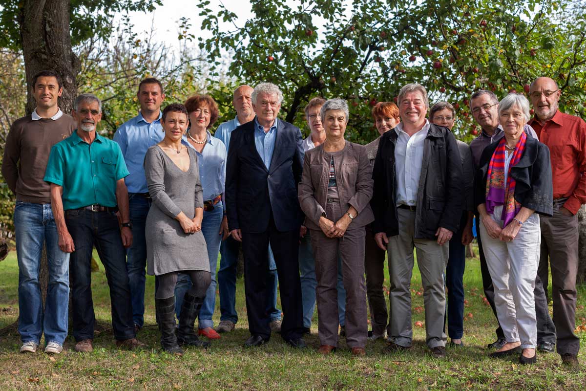 L'équipe municipale élue en mars 2014 réunie autour de Pierre-Henri Arnstam.|Photo © Jean-Paul Epinette.