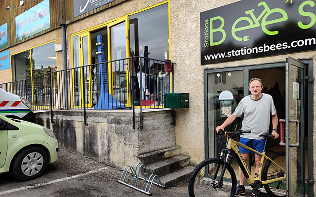 Franck Evrard viebnt d'ouvrir : location, vente, entretien et accessoires pour vélo électrique...|Photo © Jean-Paul Epinette. Franck Evrard viebnt d'ouvrir : location, vente, entretien et accessoires pour vélo électrique...|Photo © Jean-Paul Epinette.