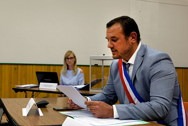 Au cours de cette séance, Guillaume Moliérac va parfaire l'organisation de l'assemblée communale...|Photo © Jean-Paul Epinette. Au cours de cette séance, Guillaume Moliérac va parfaire l'organisation de l'assemblée communale...|Photo © Jean-Paul Epinette.