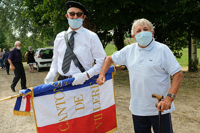 Maires retraités de St-Martin et Tourliac, Pierre Landas et Guy Chabronnerie veulent maintenir la mémoire de ces temps de sacrifice...|Photo © Jean-Paul Epinette.