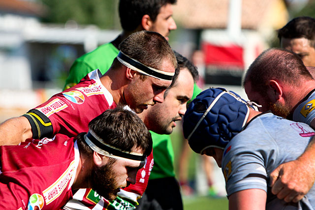 Le pack haut-Agenais a parfaitement contenu un adversaire nettement mieux armé... - Photo © Jean-Paul Epinette