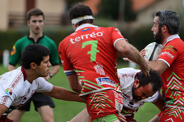 Parler de violence est un mensonge. Le match n'a même jamais atteint des sommets dans l'engagement... - Photo © Jean-Paul Epinette