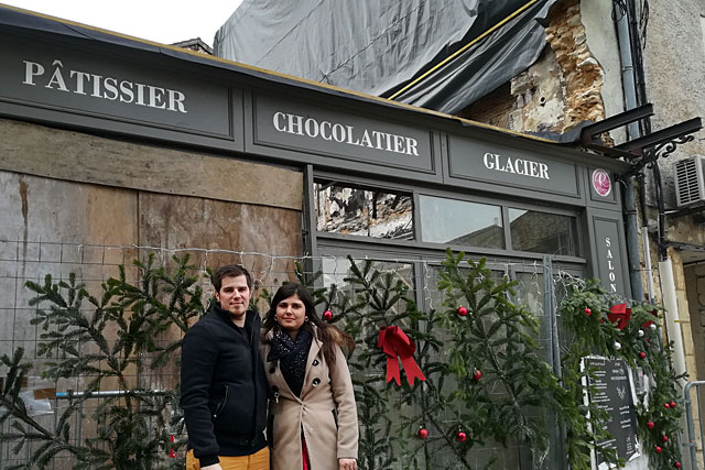 Jean-Pascal et Andreia luttent avec détermination pour remonter leur pâtisserie...|Photo © Pierre-Antony Epinette.