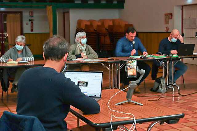 La séance du conseil municipal a été retransmise en direct sur Facebook... - | Photo © Jean-Paul Epinette La séance du conseil municipal a été retransmise en direct sur Facebook... - | Photo © Jean-Paul Epinette