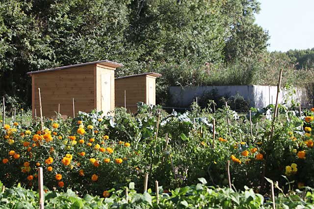 Les beaux jours sont revenus et avec eux la reprise de l’entretien de nos jardins...|Archives Jean-Paul Epinette Les beaux jours sont revenus et avec eux la reprise de l’entretien de nos jardins...|Archives Jean-Paul Epinette