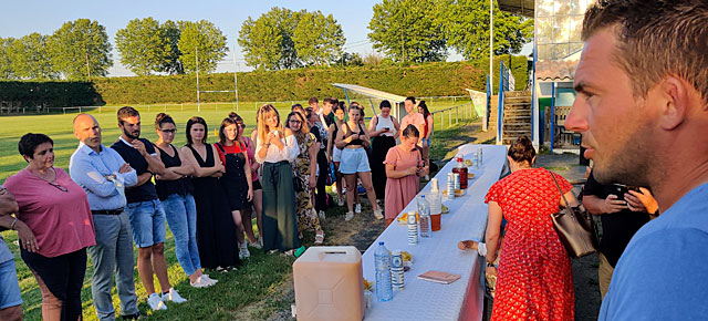 Du monde et une belle ambiance autour de Mathias Belvès... - | Photo © Jean-Paul Epinette Du monde et une belle ambiance autour de Mathias Belvès... - | Photo © Jean-Paul Epinette