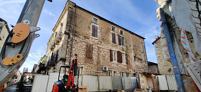 Le nouvel immeuble sera construit sur de nouvelles fondations... - | Photo © Jean-Paul Epinette Le nouvel immeuble sera construit sur de nouvelles fondations... - | Photo © Jean-Paul Epinette
