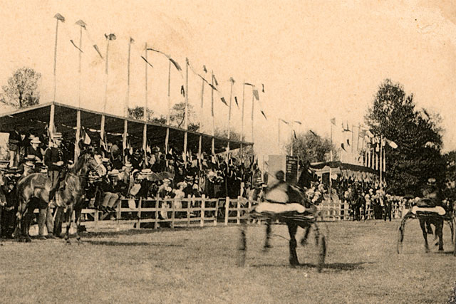 Le premier champs de courses ouvrit aux Peyregras. - | Mémoire de Villeréal, Droits réservés